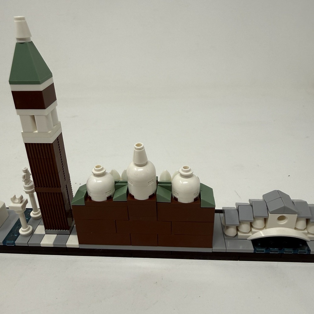 LEGO ARCHITECTURE: Venice (21026) 100% COMPLETE (NO BOX/MANUAL) - Picture 7 of 11